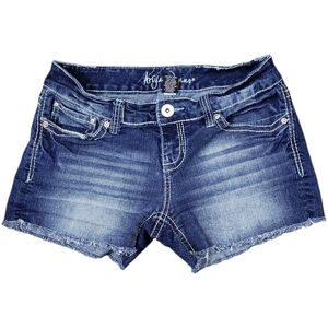 Ariya Women's Jean Shorts Size 5/6 Cut-Off Frayed Medium Wash Embroidered Pocket
